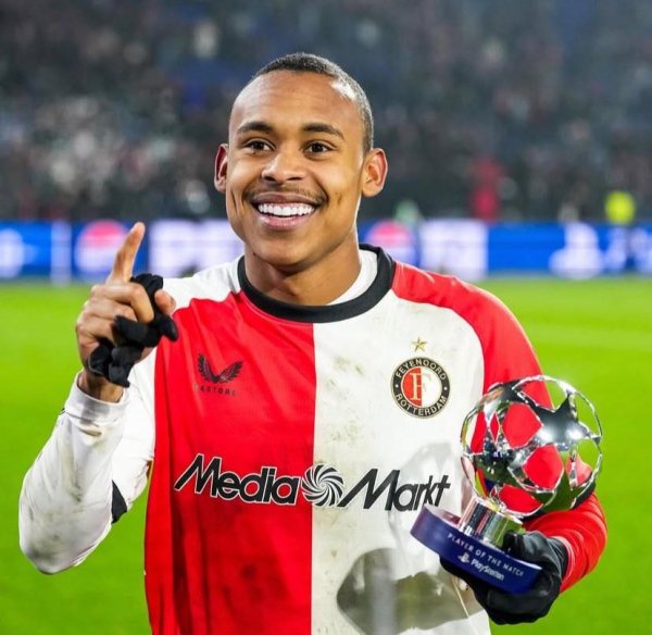 九鼎 荷媒：勒沃库森有意费耶诺德前锋派尚