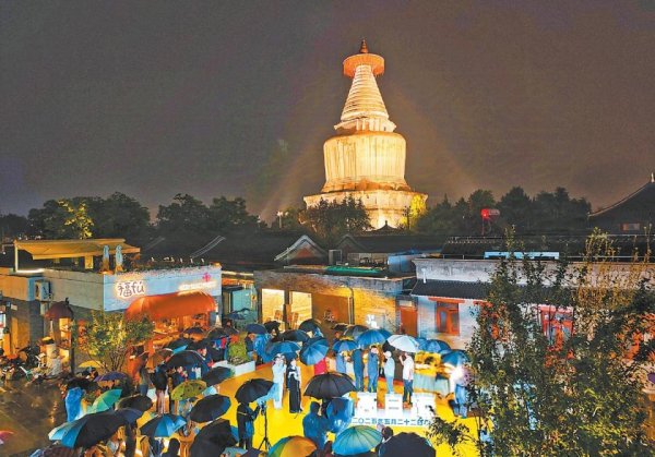 新巧牛 妙应寺白塔亮灯！以璀璨灯光诉说历史记忆